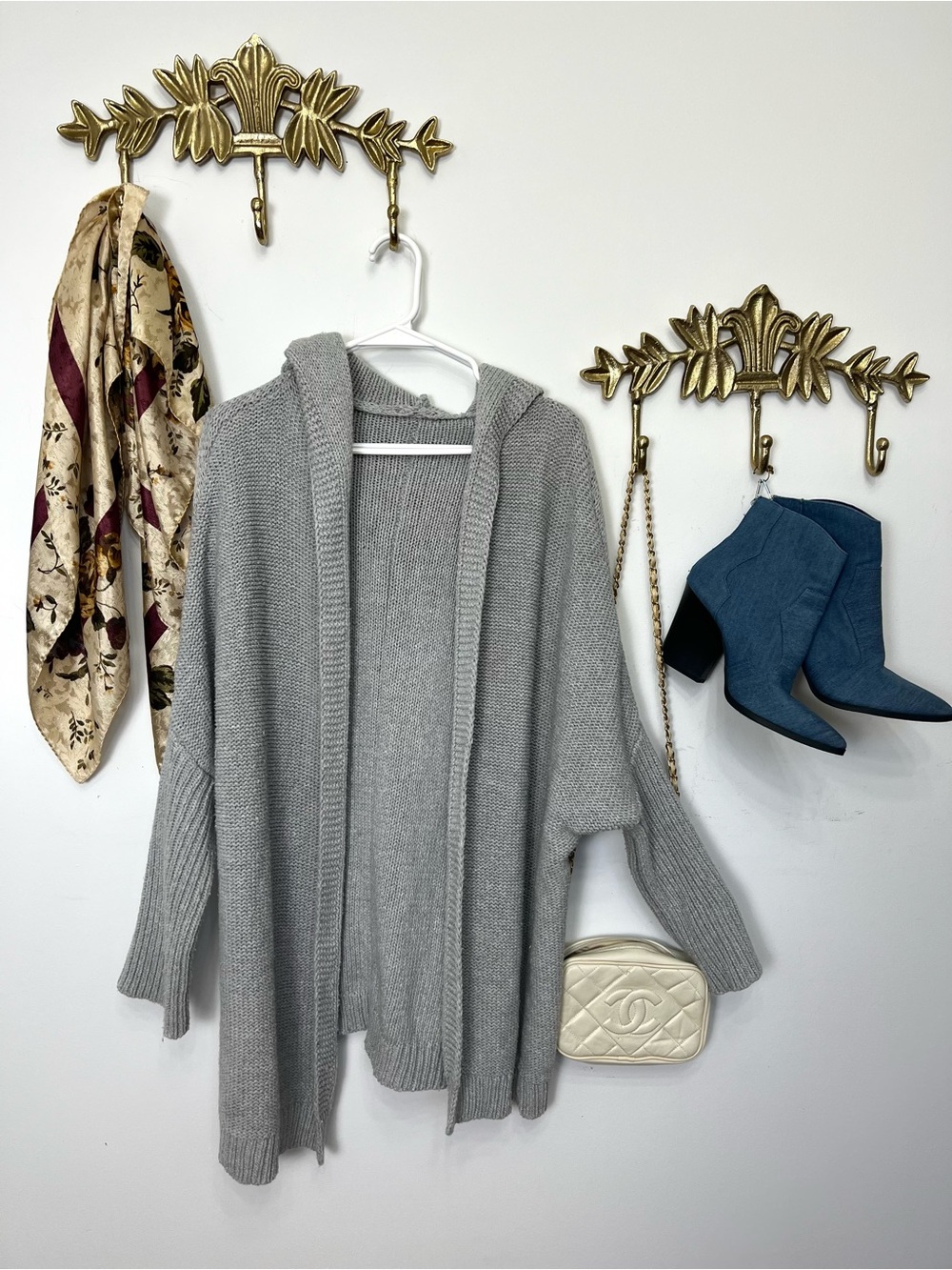 Grey modern slouchy hooded cardigan
Sweater 1X